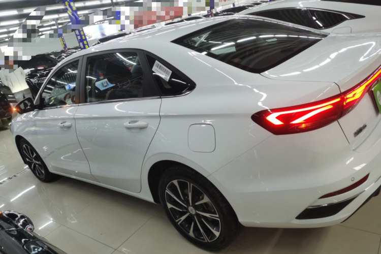 吉利汽车 帝豪 2025款 第4代 1.5L CVT旗舰型车身外观4