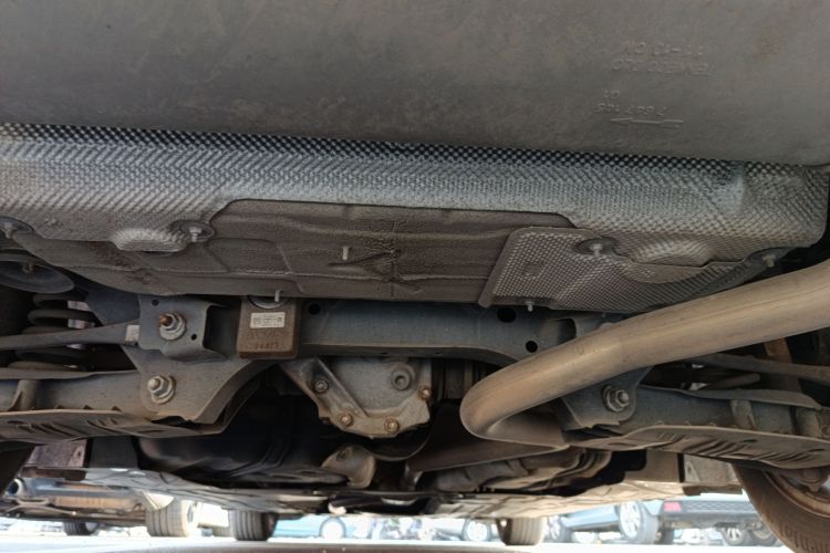 宝马3系 2013款 316i 进取型局部细节9009