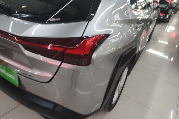 雷克萨斯UX 2020款 260h 探·酷版车身外观9