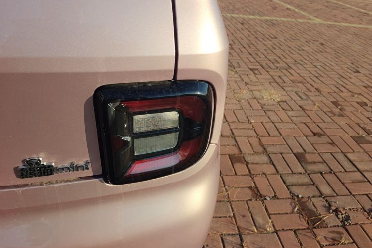 吉利银河 熊猫 2025款 210km 元气熊车身外观9