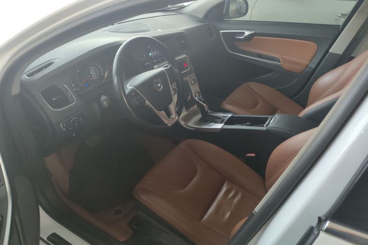 沃尔沃S60 2015款 S60L 2.0T 智远版中控内饰19