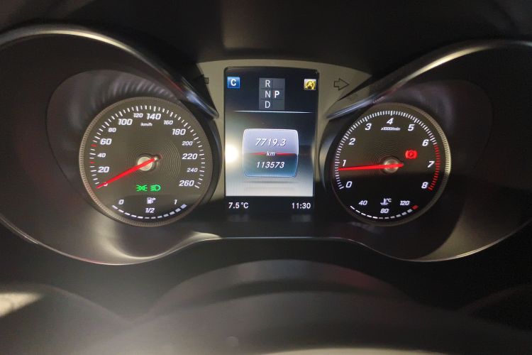 奔驰C级 2017款 改款 C 180 L 动感型运动版中控内饰15