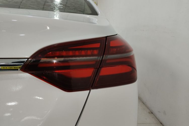 吉利汽车 帝豪 2019款  领军版 1.5L 手动豪华型 国VI车身外观6006