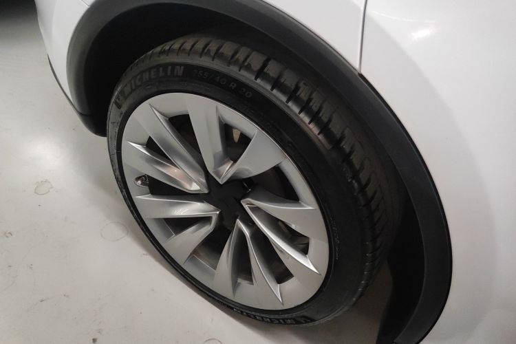 特斯拉 Model Y 2025款 后轮驱动 首发版车身外观6008