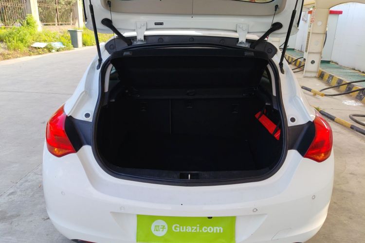 别克 英朗 2014款 XT 1.6L 自动时尚版机舱底盘23