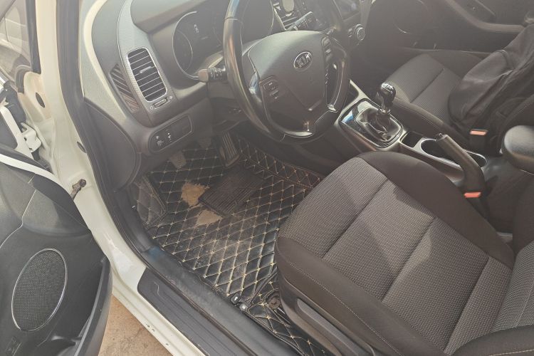 起亚K3 2016款 1.6L 手动GLS中控内饰20