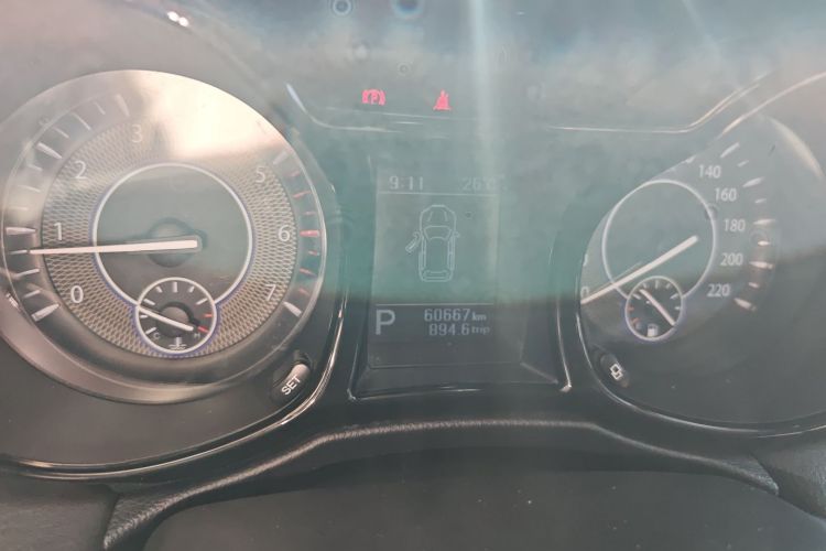 江铃 驭胜S350 2016款 2.0T 自动两驱汽油豪华版5座中控内饰14