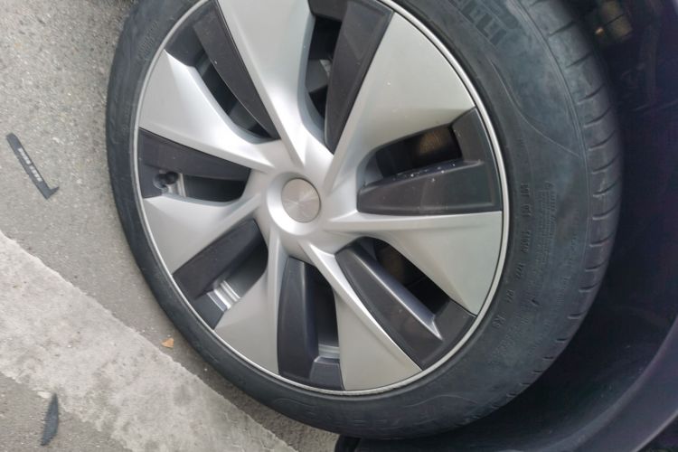 特斯拉 Model Y 2022款 改款 后轮驱动版车身外观10