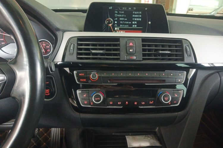 宝马3系GT 2017款 320i M运动型中控内饰16