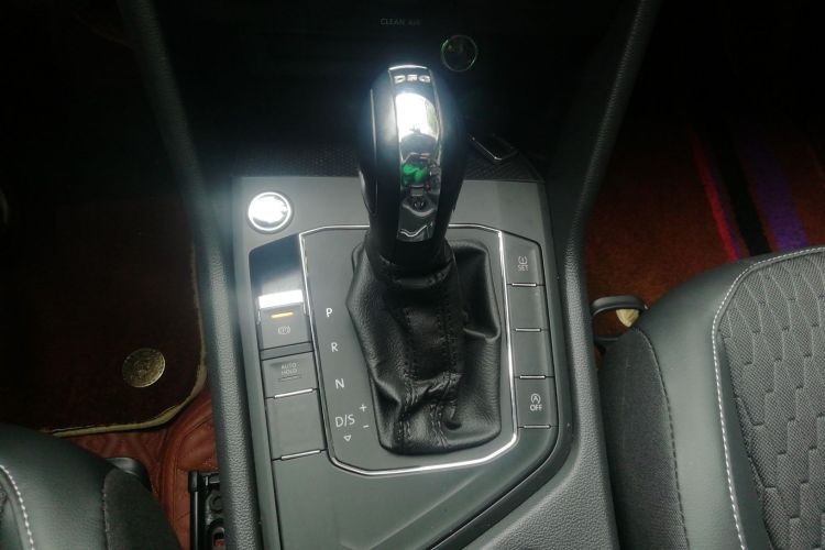 大众 途观L 2019款 330TSI 自动两驱风尚版 国VI中控内饰18