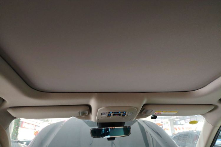 丰田 汉兰达 2022款 双擎 2.5L 四驱尊贵版 7座中控内饰22