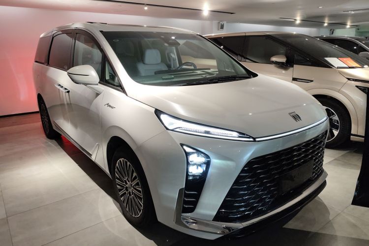 别克GL8新能源 2024款 陆尊 智享版 7座车身外观3