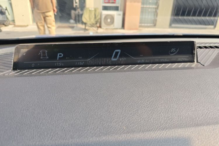 哪吒汽车 哪吒V 2022款 潮 300 Lite 三元锂中控内饰14