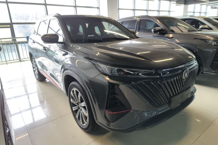 长安CS75 PLUS 2022款 第二代 1.5T 自动尊享型车身外观3