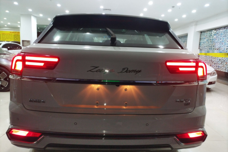 众泰 大迈X7 2017款 1.8T DCT尊贵型车身外观6