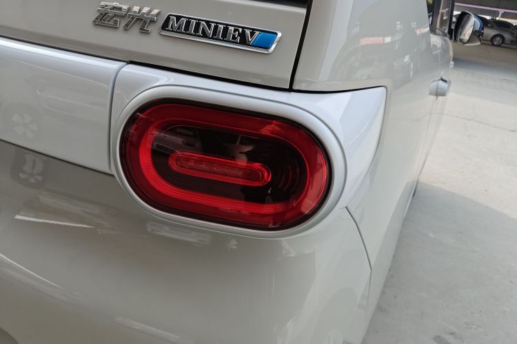 五菱汽车 宏光MINIEV 2024款 第三代 215km 青春版车身外观9