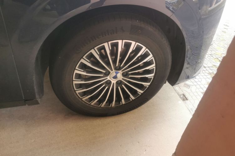 腾势D9 2022款 DM-i 970 四驱尊荣型车身外观6007