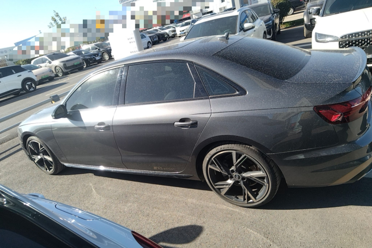 奥迪A4L 2024款 40 TFSI quattro RS套件燃速型车身外观4