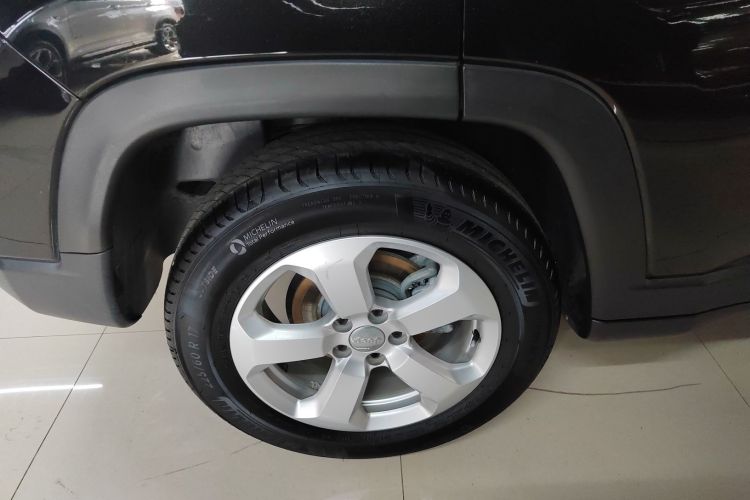 Jeep 指南者 2020款 220T 自动精英版车身外观6008