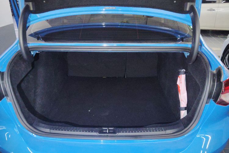 福特 福克斯 2022款 三厢 EcoBoost 180 自动竞速版机舱底盘23