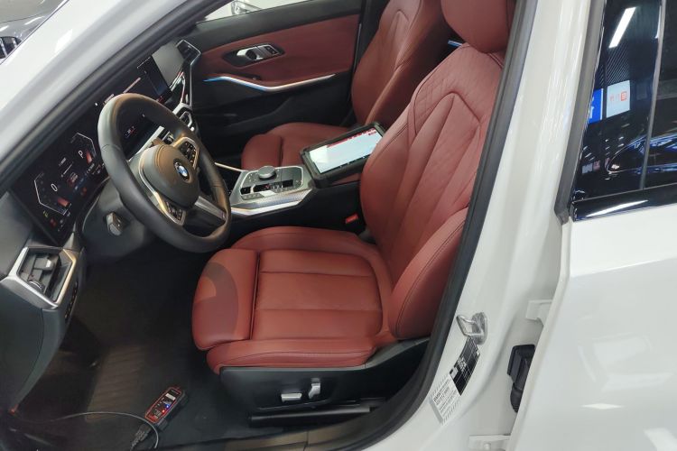 宝马3系 2023款 325i M运动曜夜套装中控内饰19