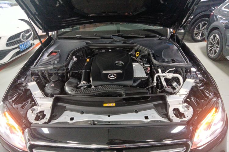 奔驰E级 2017款 E 200 运动型 4MATIC机舱底盘24