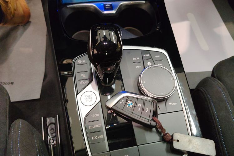 宝马2系(进口) 2023款 225i 四门轿跑车 M运动曜夜套装中控内饰18