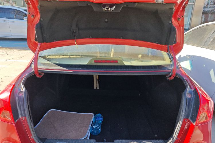 别克 凯越 2013款 1.5L 手动经典型机舱底盘23