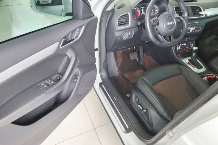 奥迪Q3 2018款 30周年年型 30 TFSI 时尚型中控内饰20