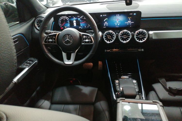 奔驰GLB 2023款 GLB 220 时尚型中控内饰13