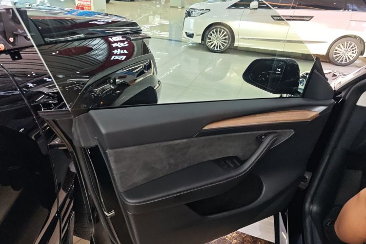 特斯拉 Model Y 2021款 标准续航后驱版中控内饰47