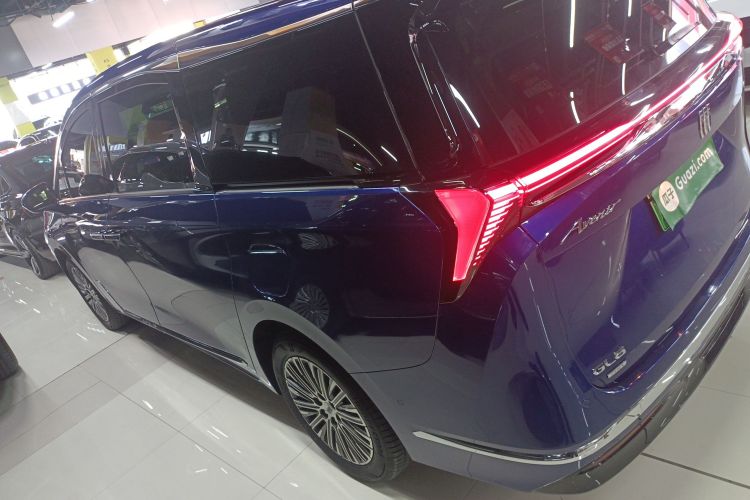 别克GL8新能源 2024款  陆尊 奢享版 7座车身外观4