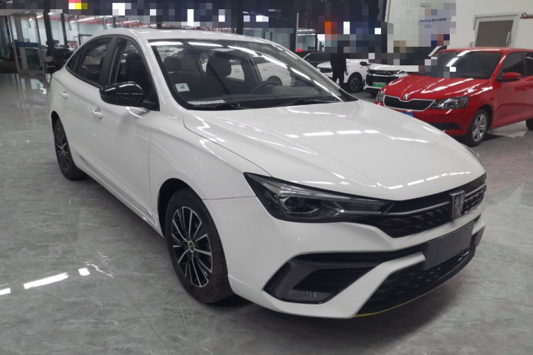 荣威i5 2021款 1.5L CVT铂金版车身外观3