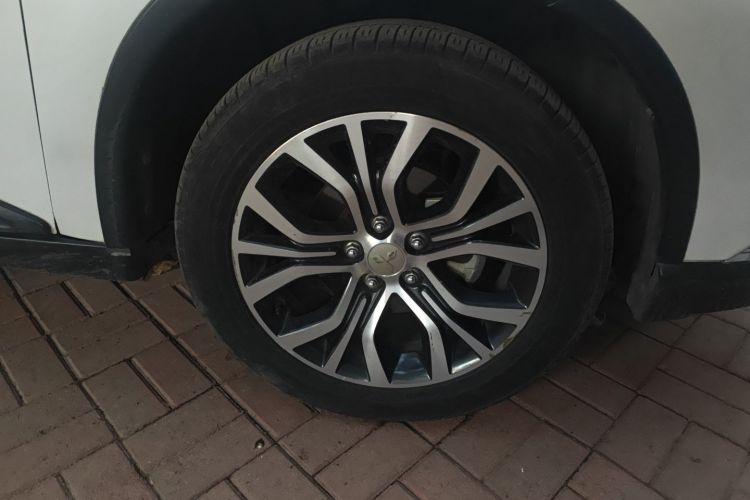 三菱 欧蓝德 2018款 2.4L 四驱豪华版 7座车身外观10