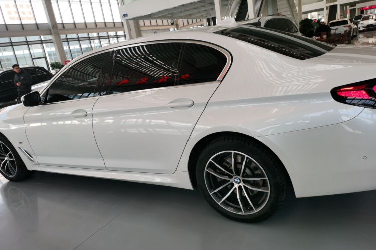 宝马5系 2022款 改款二 525Li M运动套装车身外观4