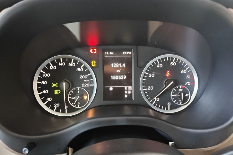 奔驰 威霆 2018款 2.0T 精英版 7座 国VI中控内饰14