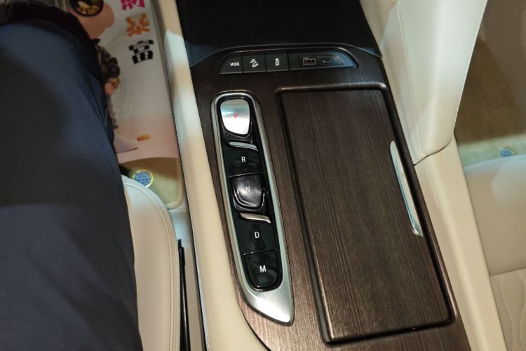 别克 昂科旗 2022款 652T 四驱Avenir艾维亚 6座中控内饰18