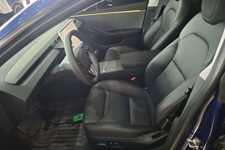 特斯拉 Model 3 2023款 后轮驱动版中控内饰19