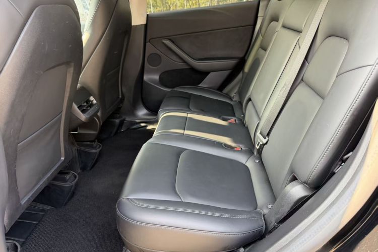 特斯拉 Model Y 2022款 改款 后轮驱动版中控内饰7004