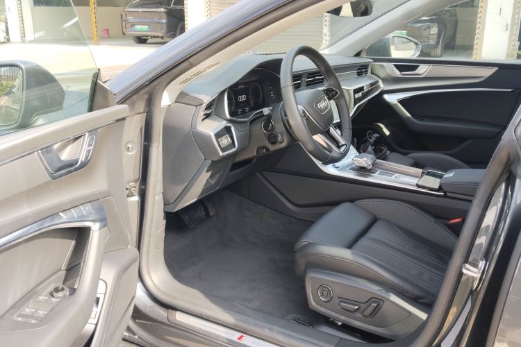 奥迪A7 2024款 45 TFSI 臻选型中控内饰20