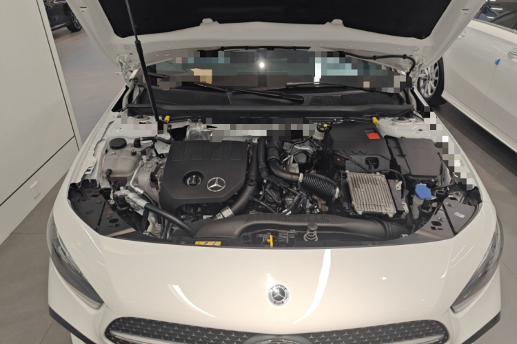 奔驰A级 2023款 A 200 L 动感型机舱底盘24
