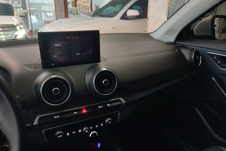 奥迪Q2L 2018款 35 TFSI 时尚致雅型 国V中控内饰16