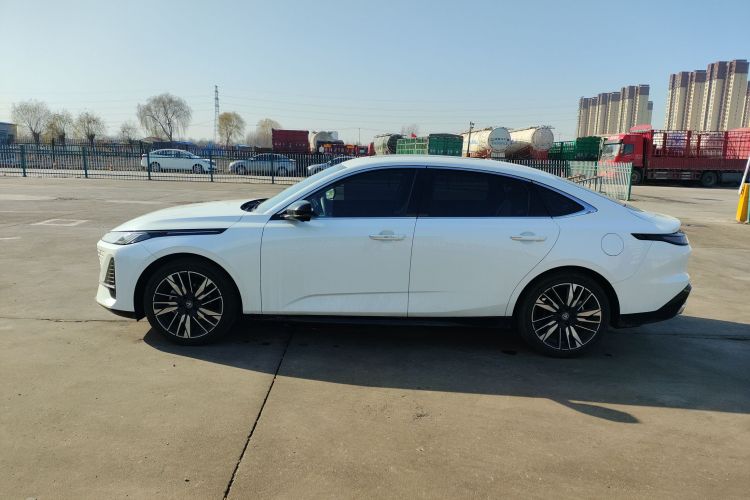 长安 逸动 2026款 第四代 1.5T 500Bar 智享型车身外观4