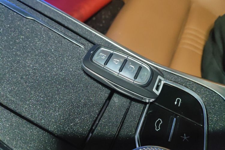 红旗H9 2020款 2.0T 智联旗畅版中控内饰11