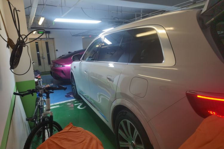 鸿蒙智行 问界M8 2025款 增程 Max+版 53.4kWh 6座版车身外观6003