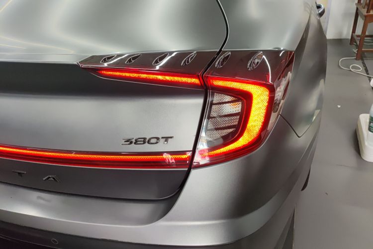 现代 索纳塔 2022款 380TGDi 自动20周年纪念款车身外观9