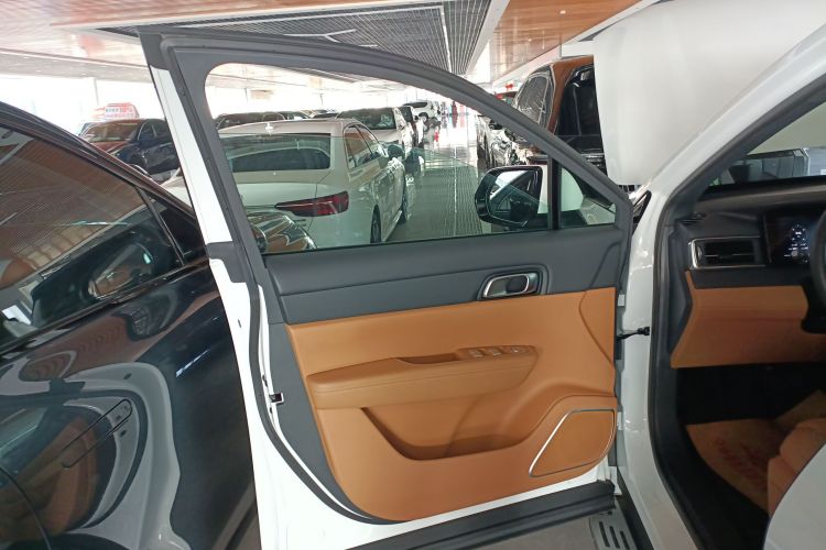 理想汽车 理想ONE 2020款 增程6座版中控内饰47