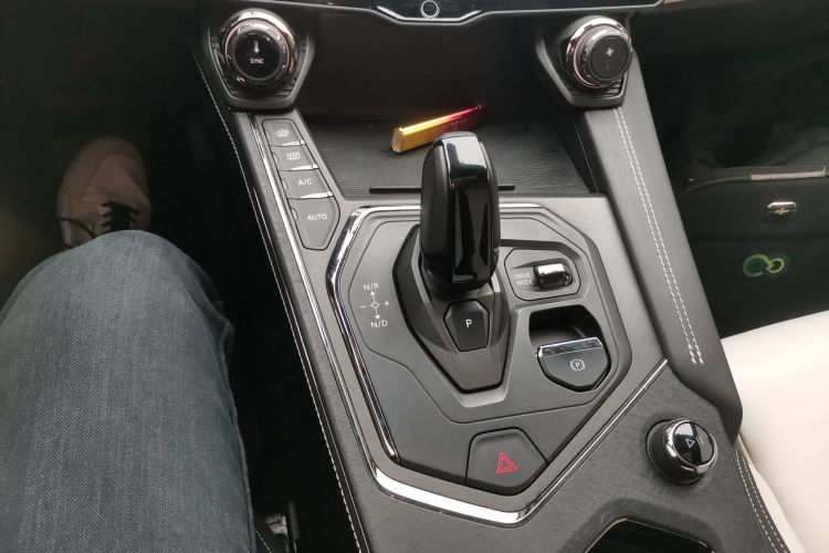 领克01 2023款 1.5TD EM-F 晨曦中控内饰18