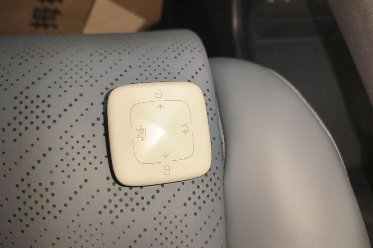 极氪7X 2025款 100kWh 长续航后驱智驾版中控内饰7001