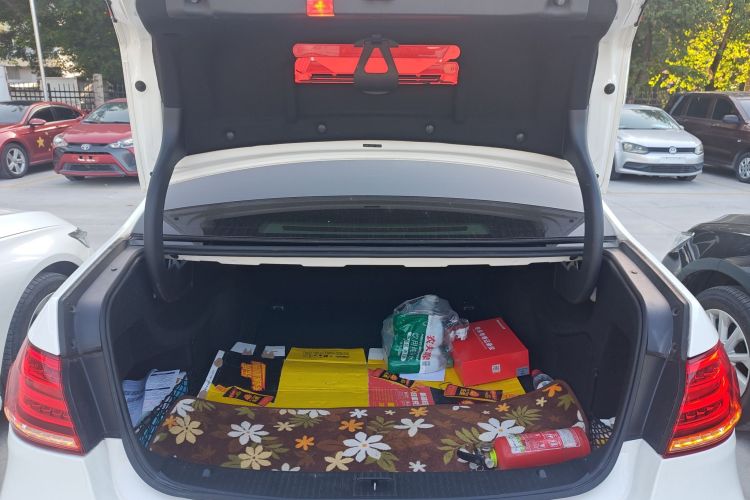 奔驰E级 2015款 E 260 L机舱底盘23